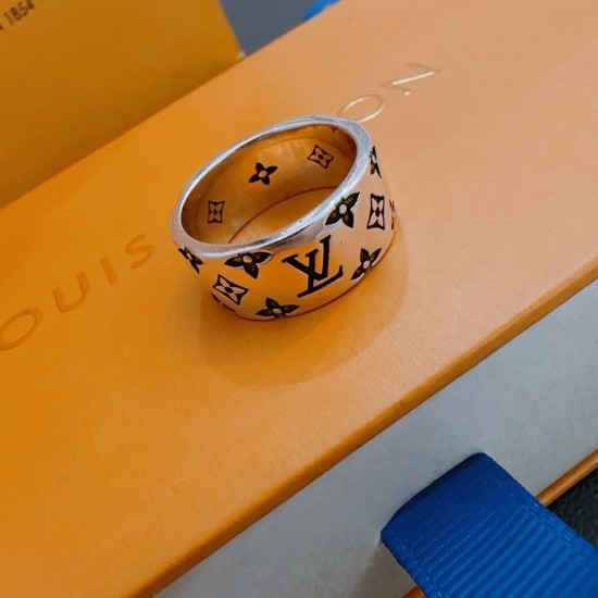 LV Retro Silver Ring