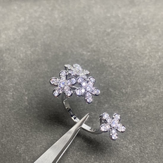 Van Cleef & Arpels Flower Diamond Ring