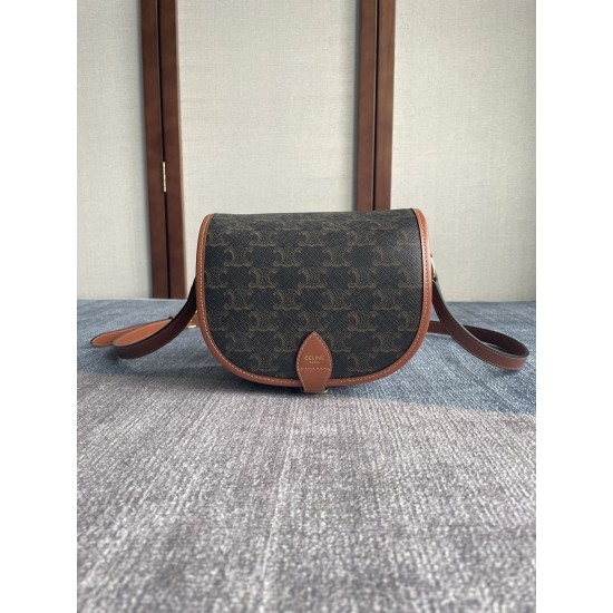 CELINE MEDIUM FOLCO BAG IN TRIOMPHE CANVAS AND CALFSKINTAN