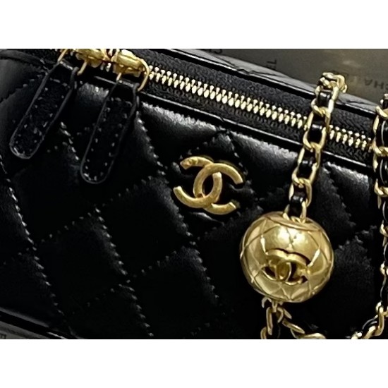 CHANEL CLUTCH WITH CHAIN