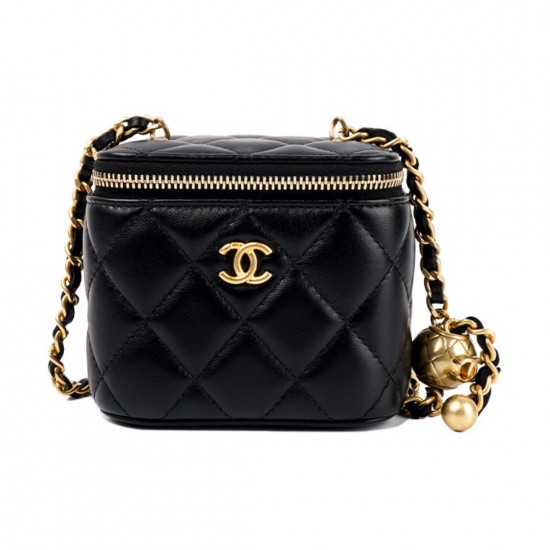 CHANEL CLUTCH WITH CHAIN