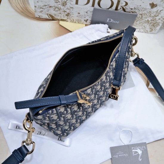 DIOR MEDIUM DIORTRAVEL NOMAD POUCH