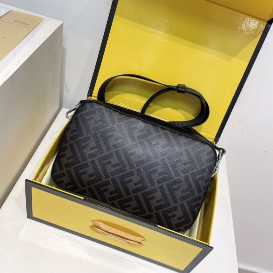 FENDI CAMERA CASE LEATHER BAG