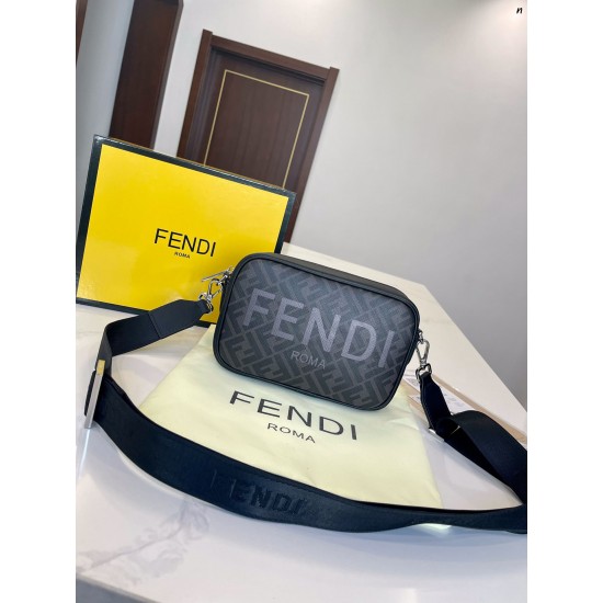 FENDI ROMA CAMERA CASE LEATHER BAG