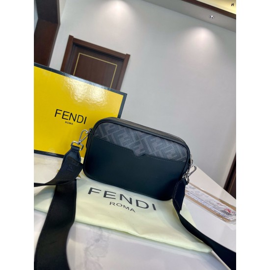 FENDI ROMA CAMERA CASE LEATHER BAG