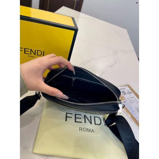 FENDI ROMA CAMERA CASE LEATHER BAG