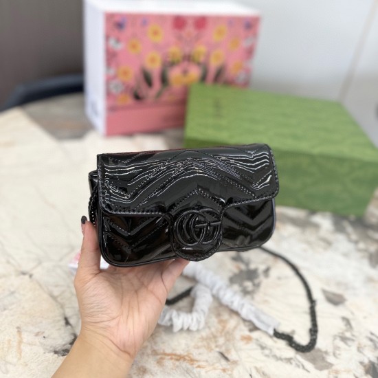 GUCCI GG MARMONT SUPER MINI BAG