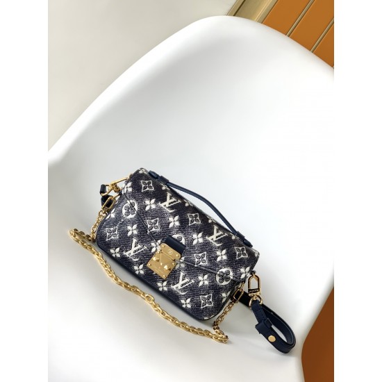 LV POCHETTE METIS EAST WEST