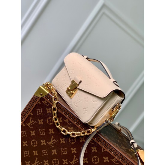 LV POCHETTE METIS EAST WEST