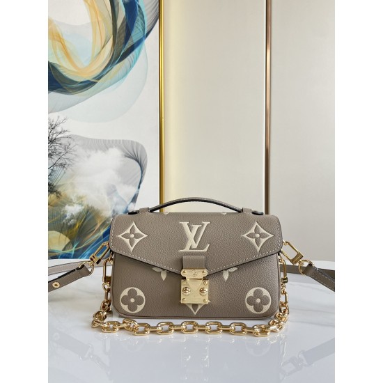 LV POCHETTE METIS EAST WEST