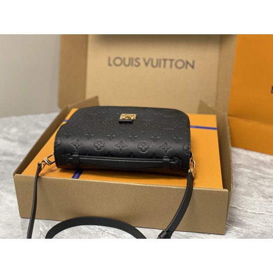 LV POCHETTE METIS