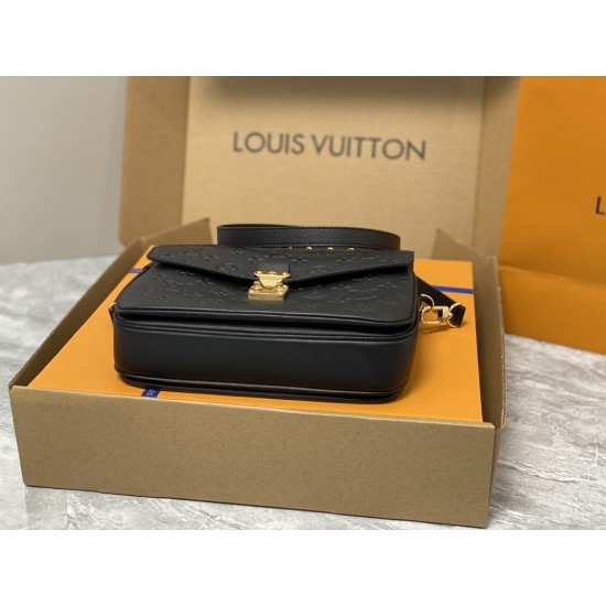 LV POCHETTE METIS