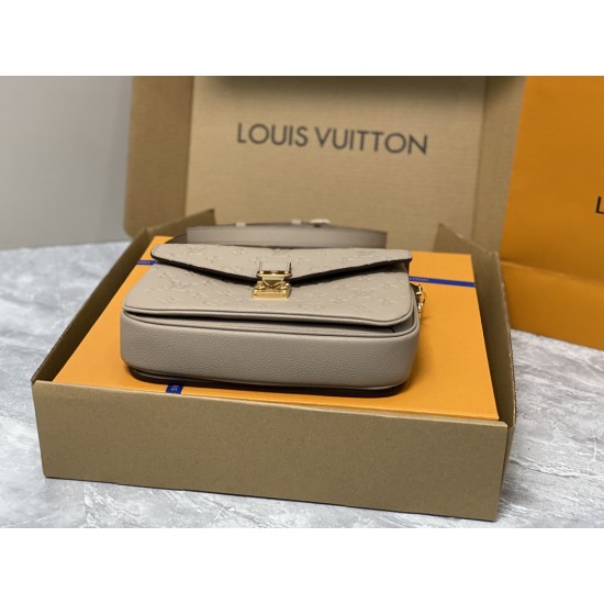 LV POCHETTE METIS