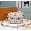 LV POCHETTE METIS