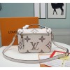 LV POCHETTE METIS