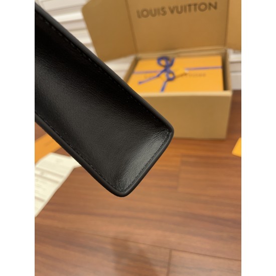 LV POCHE TOILETTE NM MONOGRAM