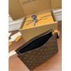 LV POCHE TOILETTE NM MONOGRAM