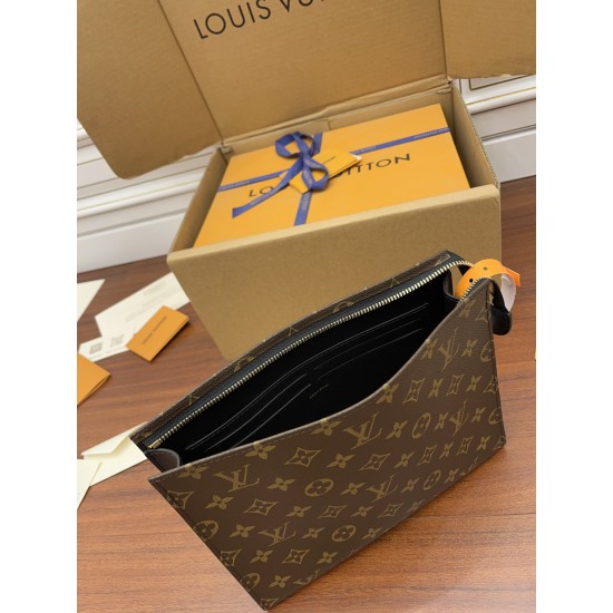 LV POCHE TOILETTE NM MONOGRAM