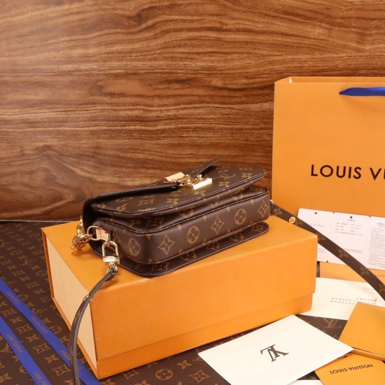 LV POCHETTE METIS EAST WEST