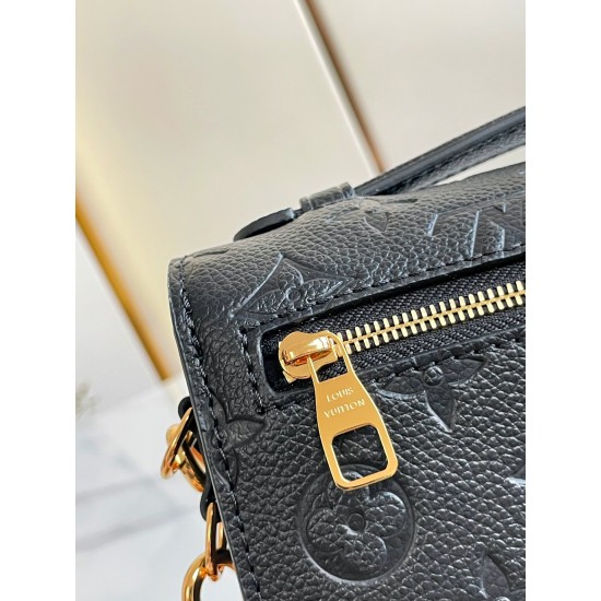 LV POCHETTE METIS EAST WEST