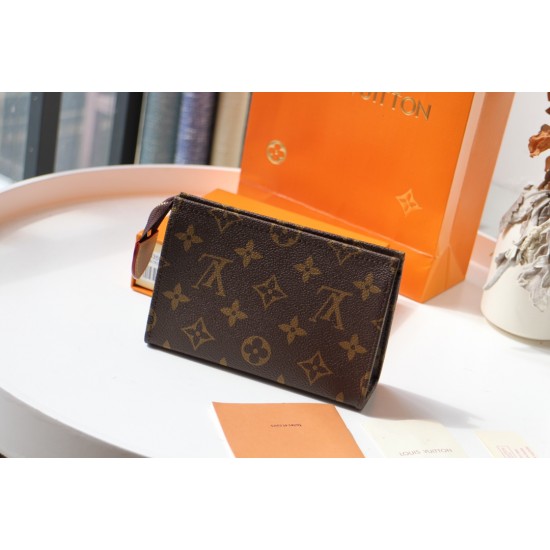 LV POUCH TOILET 15