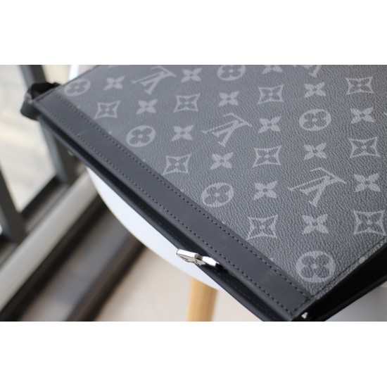 LV POCHETTE VOYAGE MM MONOGRAM ECLIPSE