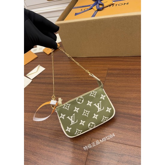 LV POCHETTE ACCESSOIRES