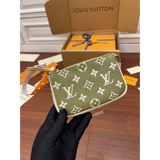 LV POCHETTE ACCESSOIRES