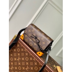 LV STEAMER WEARABLE WALLET