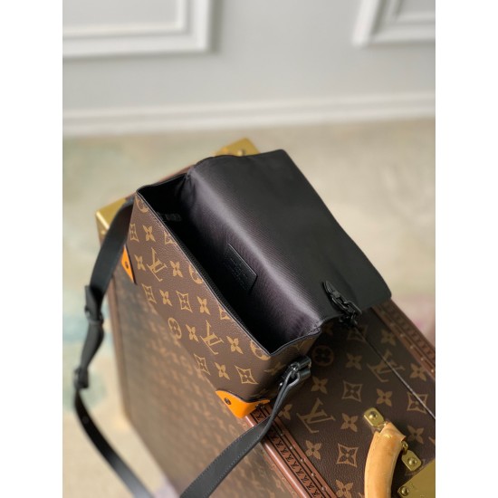 LV STEAMER WEARABLE WALLET