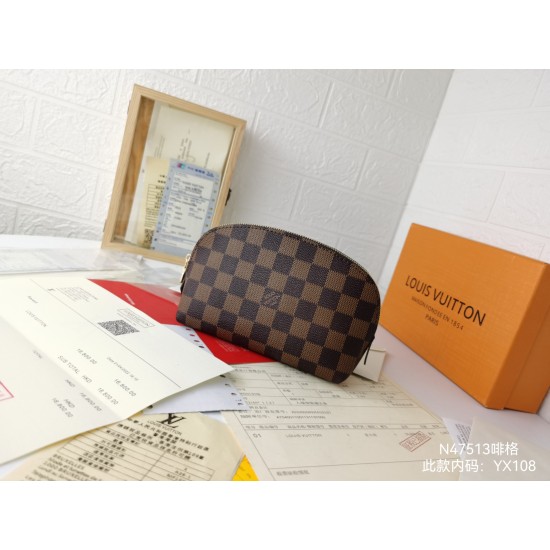 LV COSMETIC POUCH PM