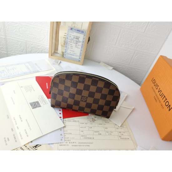 LV COSMETIC POUCH PM