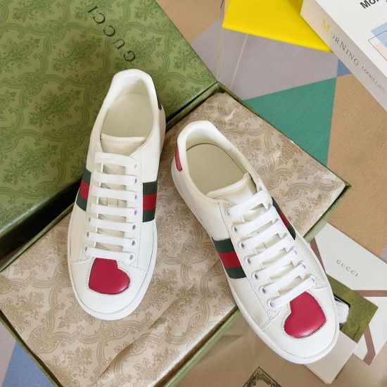 GUCCI ACE EMBROIDERED Hearts Sneaker