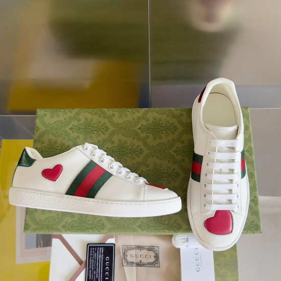 GUCCI ACE EMBROIDERED Hearts Sneaker