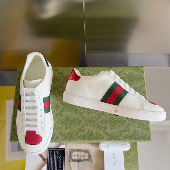 GUCCI ACE EMBROIDERED Hearts Sneaker