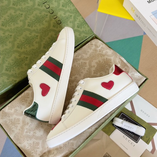 GUCCI ACE EMBROIDERED Hearts Sneaker