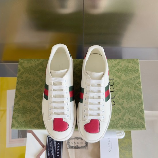 GUCCI ACE EMBROIDERED Hearts Sneaker